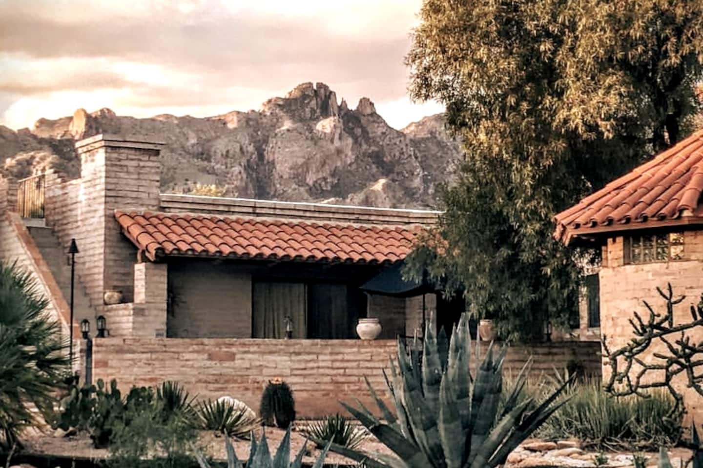 Red Suite — territorial casita with rooftop deck